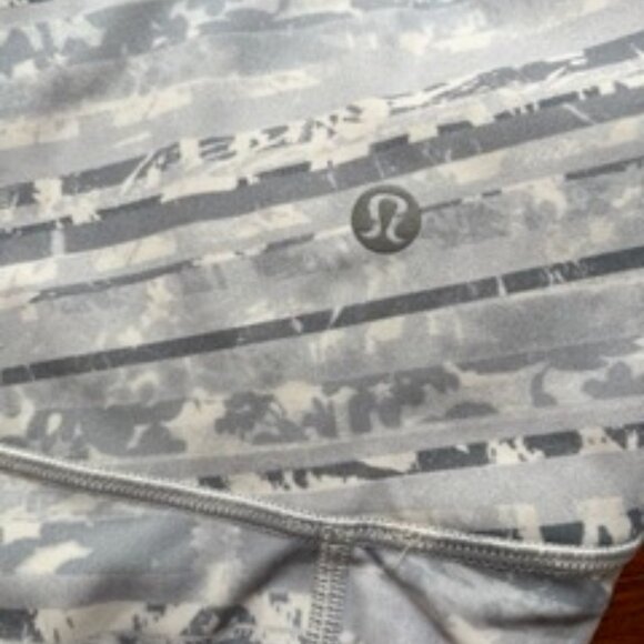 Lululemon, Size 4 - Picture 2 of 2